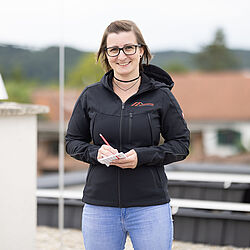 Portraitfoto von DI Marianne Legenstein